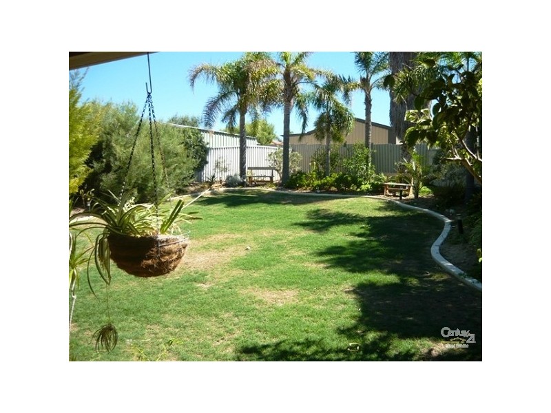 3 Kingfisher Drive, Halls Head WA 6210