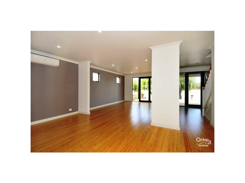 22a Queen Parade, Wannanup WA 6210
