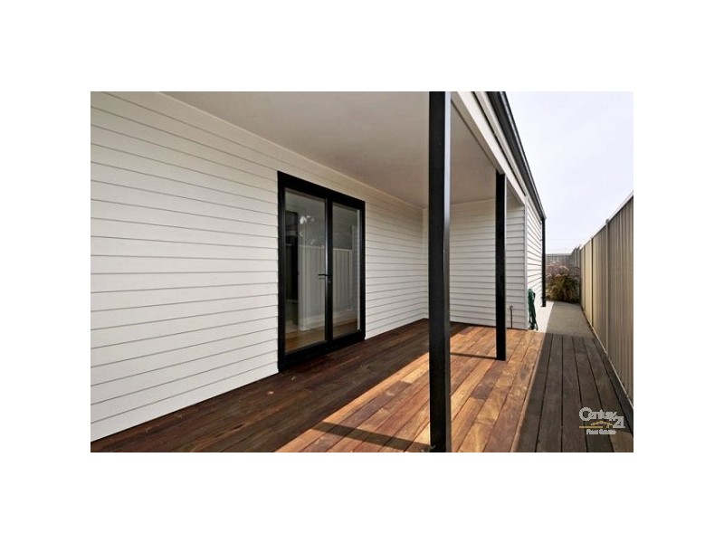 22a Queen Parade, Wannanup WA 6210