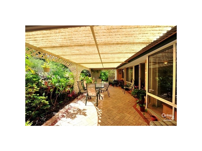 2 Banyon Close, Halls Head WA 6210