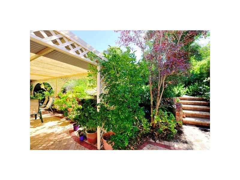 2 Banyon Close, Halls Head WA 6210