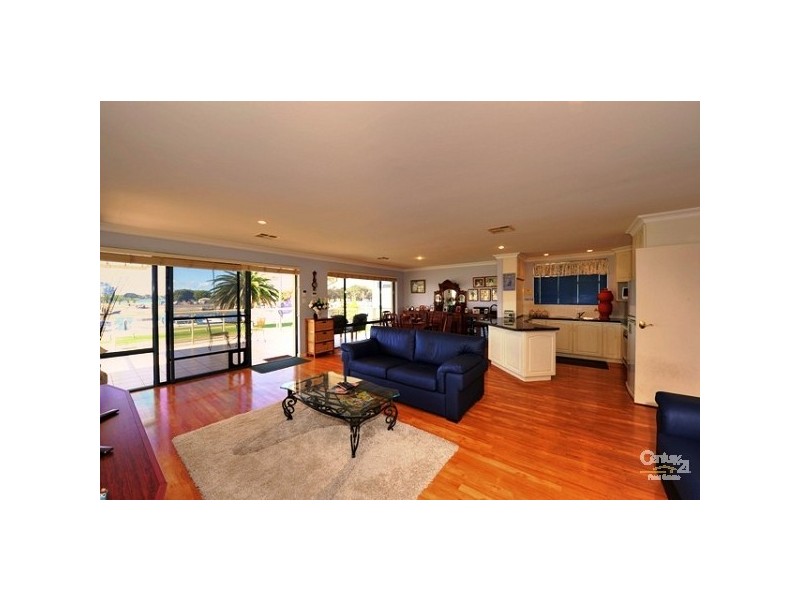 46 Mary Street, Halls Head WA 6210