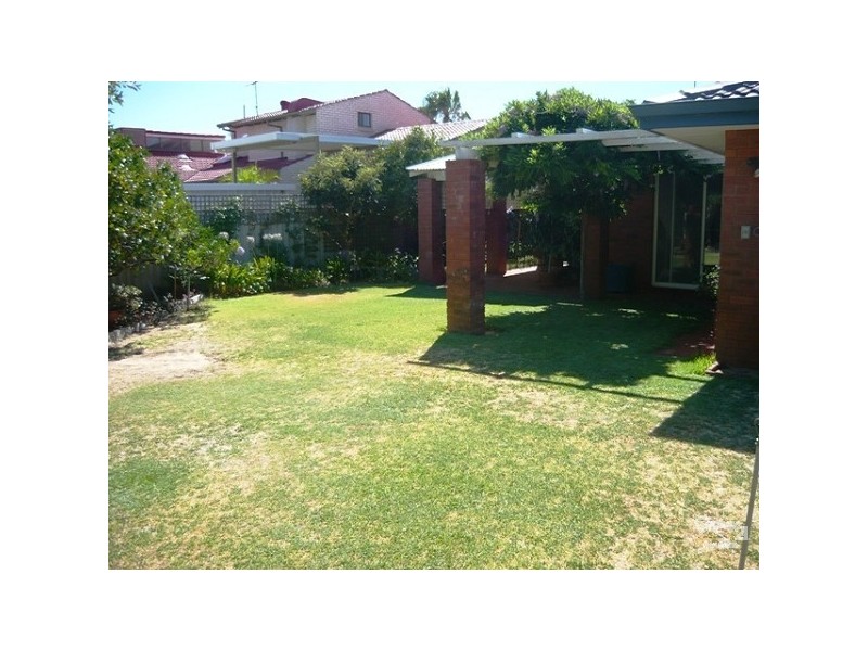 18 Carina Circle, Halls Head WA 6210