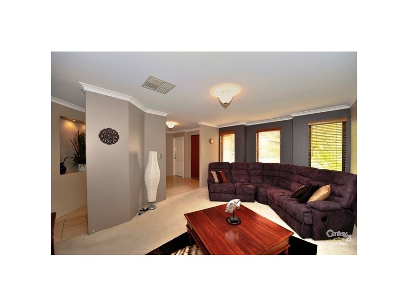 10 Honeymyrtle Grange, Halls Head WA 6210