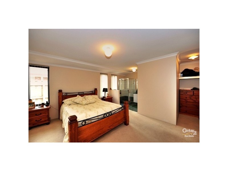 10 Honeymyrtle Grange, Halls Head WA 6210