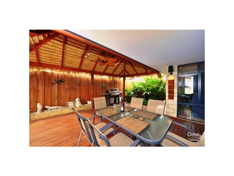 10 Honeymyrtle Grange, Halls Head WA 6210