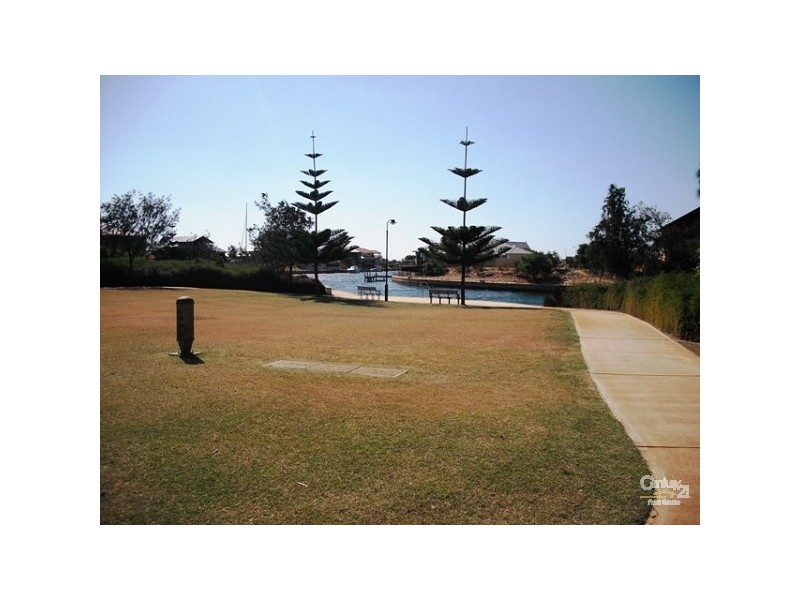 22b Queen Parade, Wannanup WA 6210