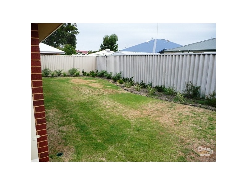 10 Pingle Drive, Greenfields WA 6210