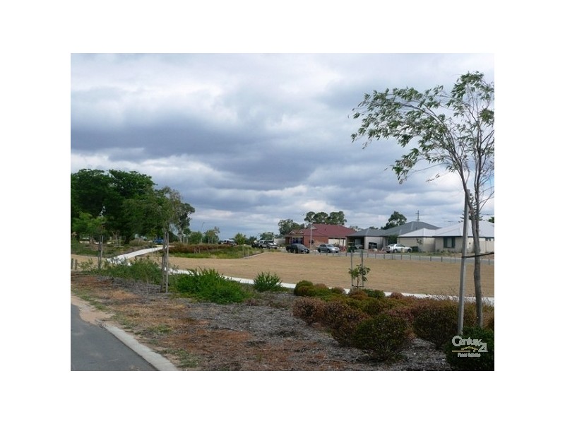 10 Pingle Drive, Greenfields WA 6210