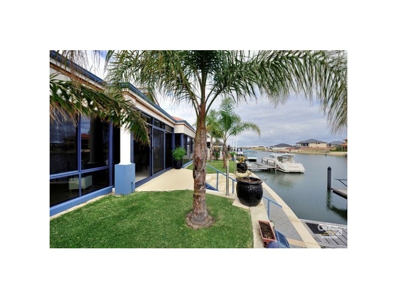 14 Tasman Loop, Dudley Park WA 6210