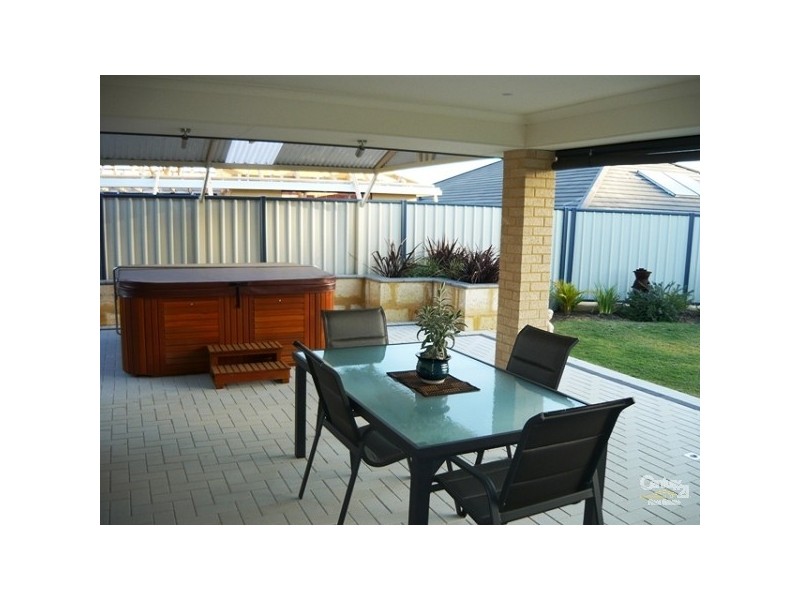 4 Gables Green, Meadow Springs WA 6210