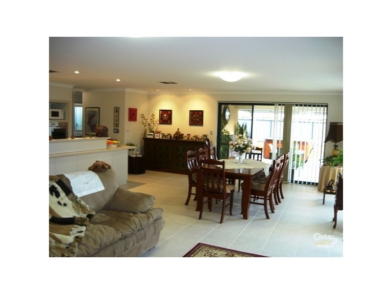 4 Gables Green, Meadow Springs WA 6210