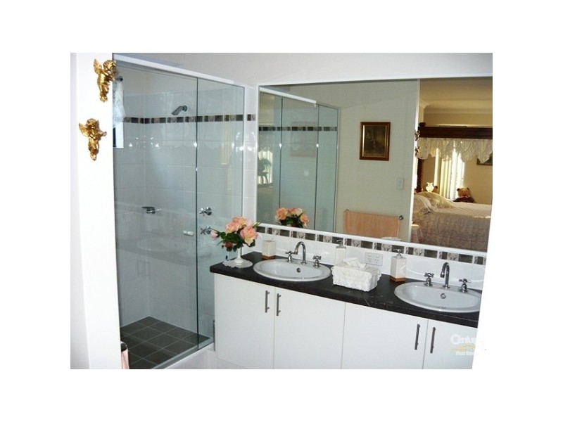 4 Gables Green, Meadow Springs WA 6210