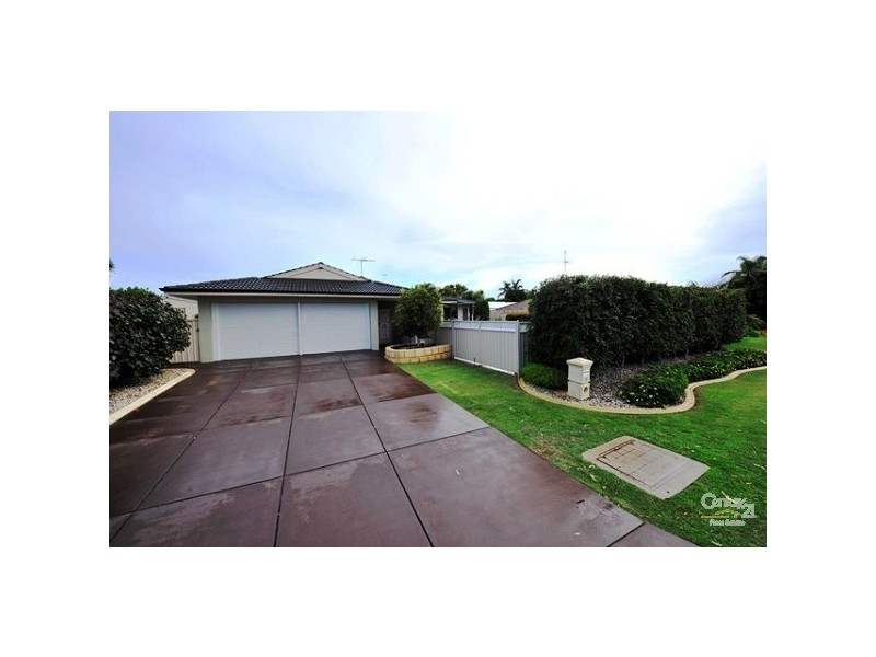 11 Kingfisher Drive, Halls Head WA 6210