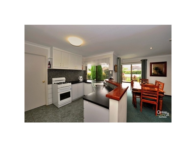 11 Kingfisher Drive, Halls Head WA 6210