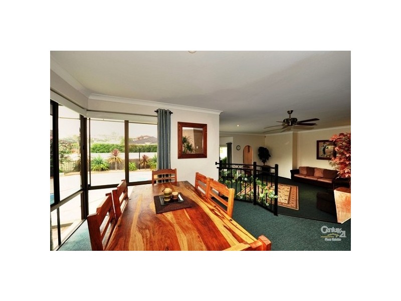 11 Kingfisher Drive, Halls Head WA 6210