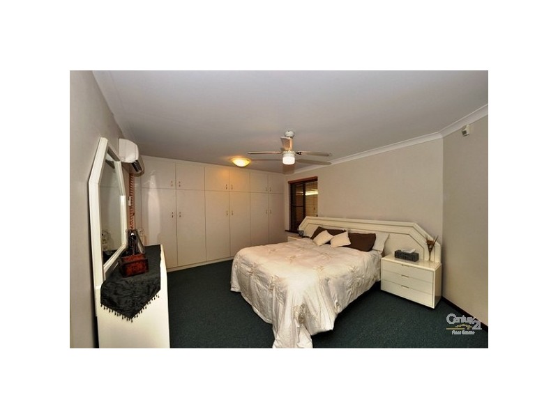 11 Kingfisher Drive, Halls Head WA 6210