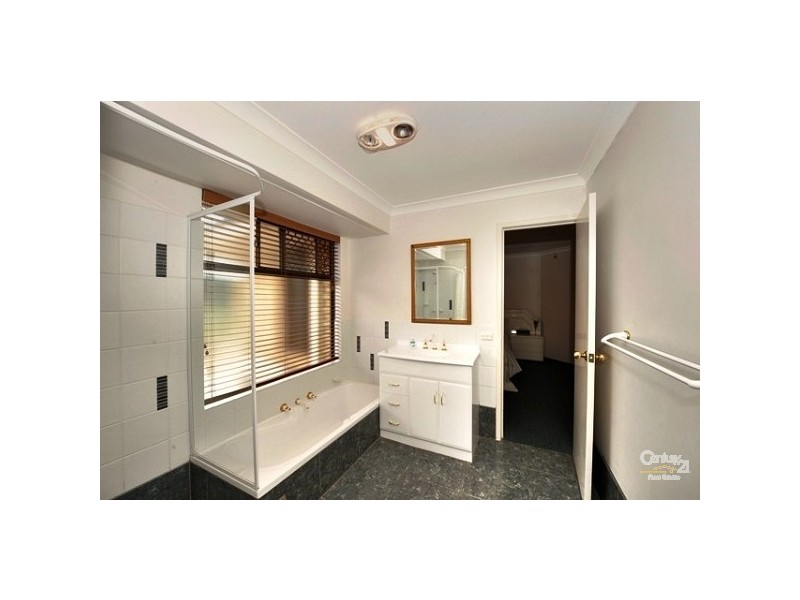 11 Kingfisher Drive, Halls Head WA 6210