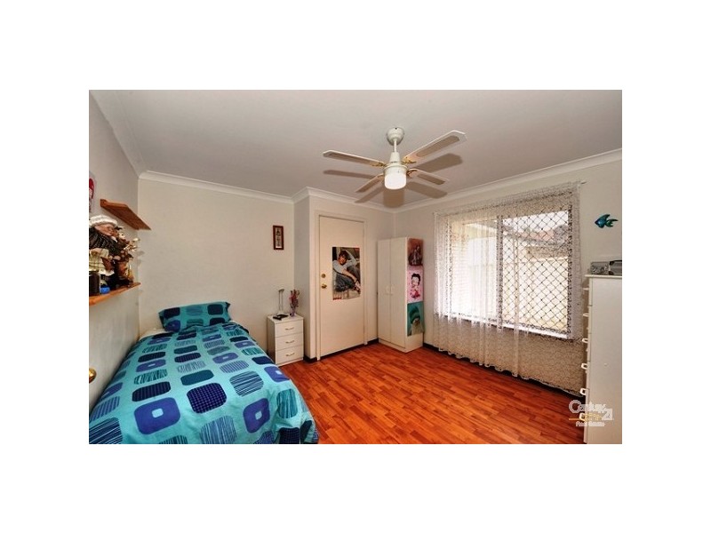 11 Kingfisher Drive, Halls Head WA 6210