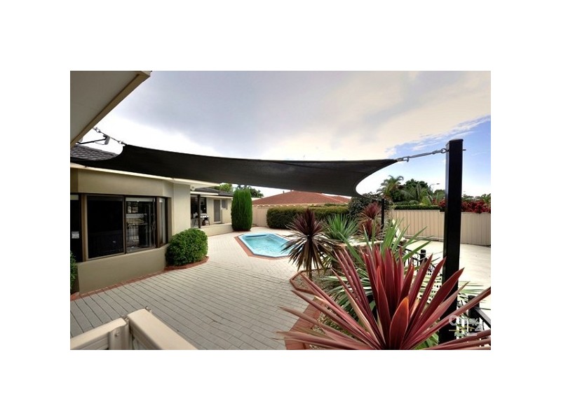 11 Kingfisher Drive, Halls Head WA 6210