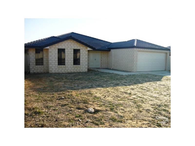 4 Royston Way, Lakelands WA 6180