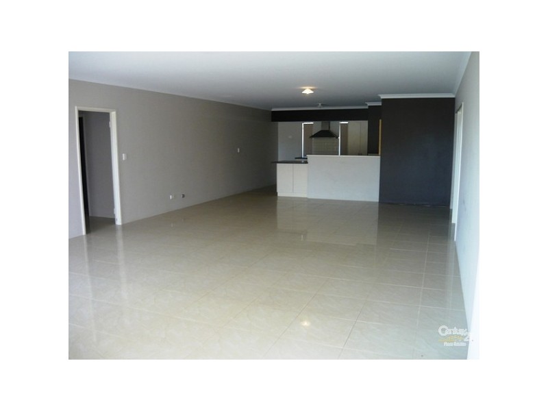 4 Royston Way, Lakelands WA 6180