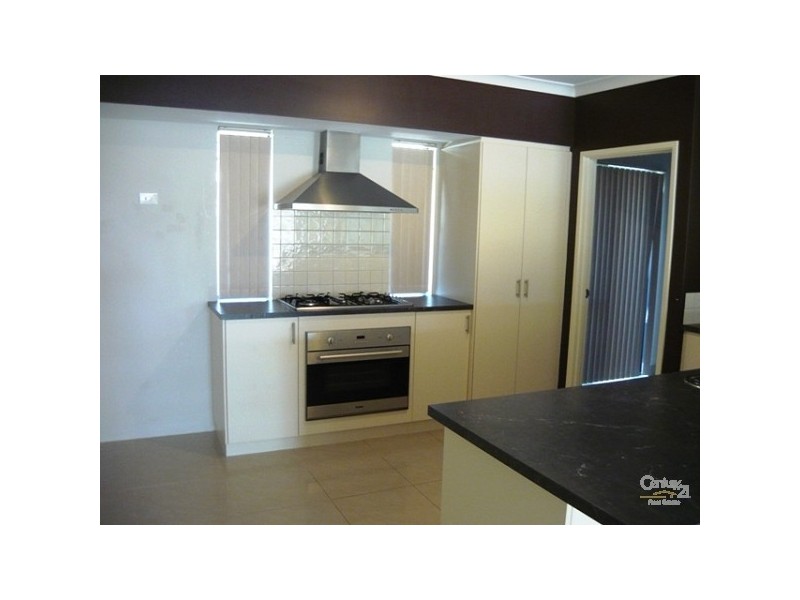 4 Royston Way, Lakelands WA 6180