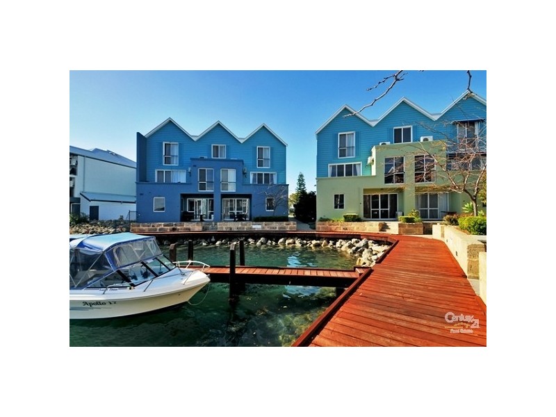 2/20 Apollo Quys, Halls Head WA 6210