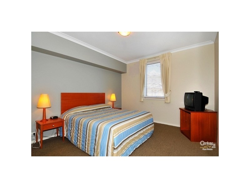 2/20 Apollo Quys, Halls Head WA 6210