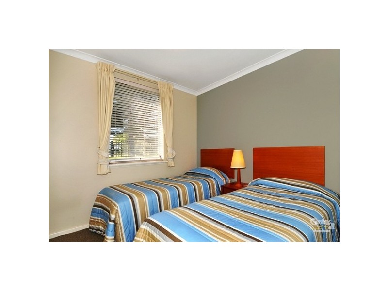 2/20 Apollo Quys, Halls Head WA 6210