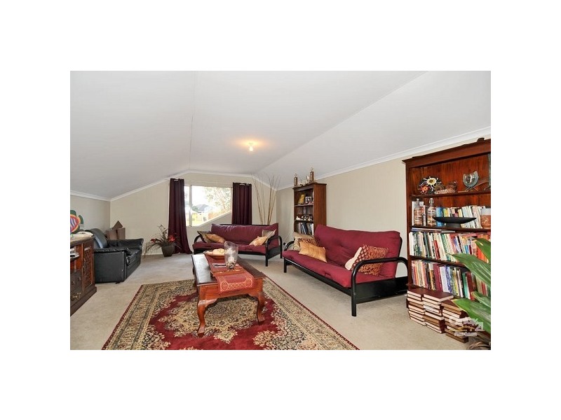 21 Brouwer Trail, Dudley Park WA 6210