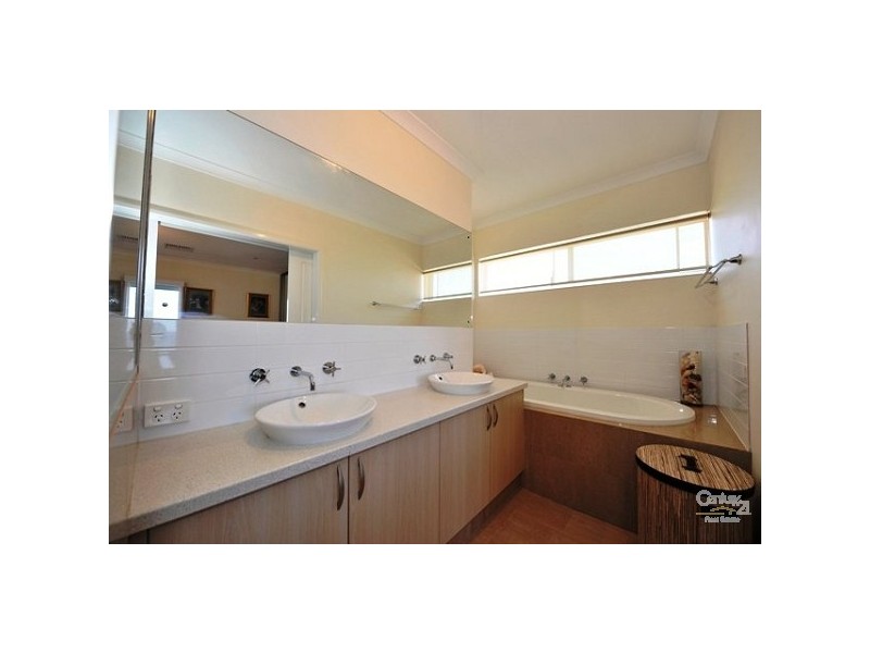 110 Boardwalk Boulevard, Halls Head WA 6210