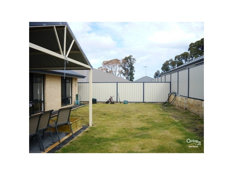 4 Kannemer Link, Meadow Springs WA 6210