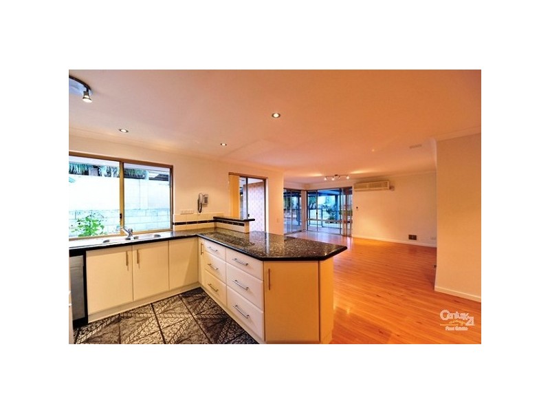 2 Camellia Court, Halls Head WA 6210