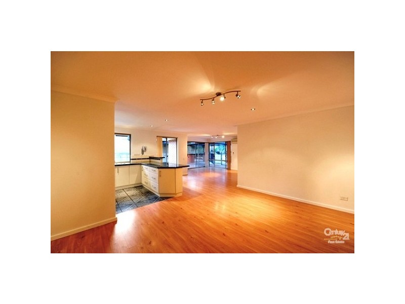 2 Camellia Court, Halls Head WA 6210