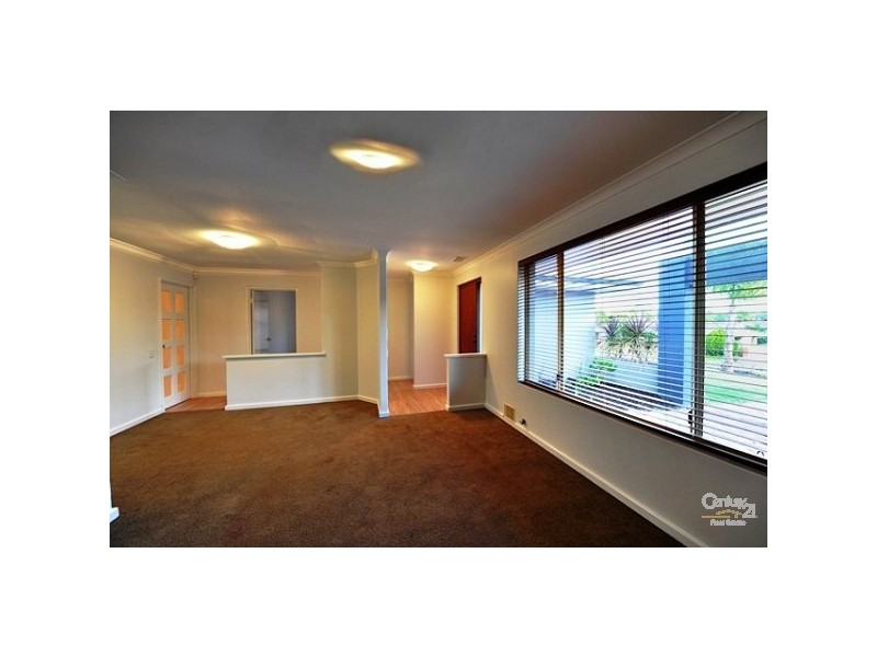 2 Camellia Court, Halls Head WA 6210