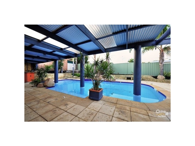 2 Camellia Court, Halls Head WA 6210