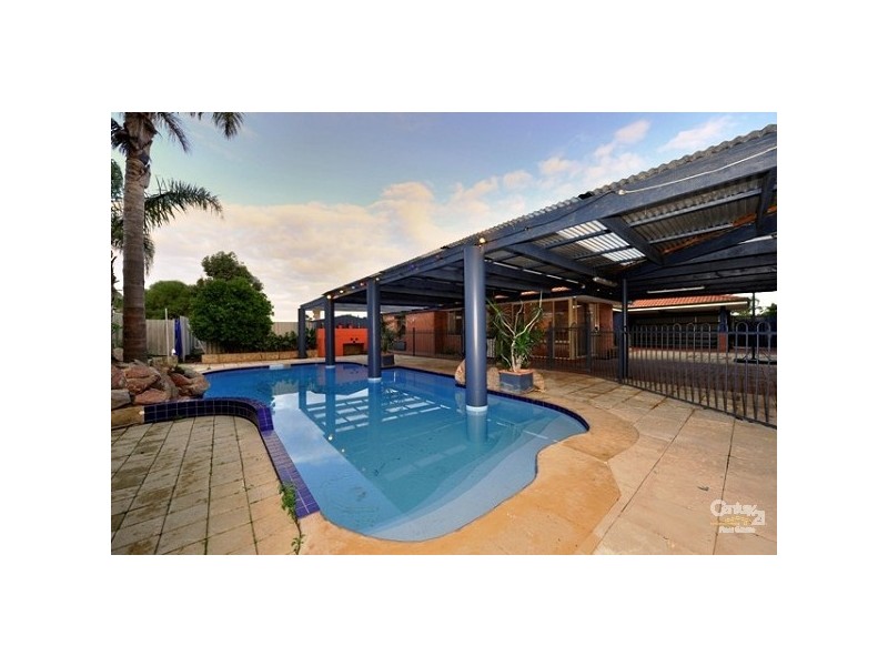 2 Camellia Court, Halls Head WA 6210