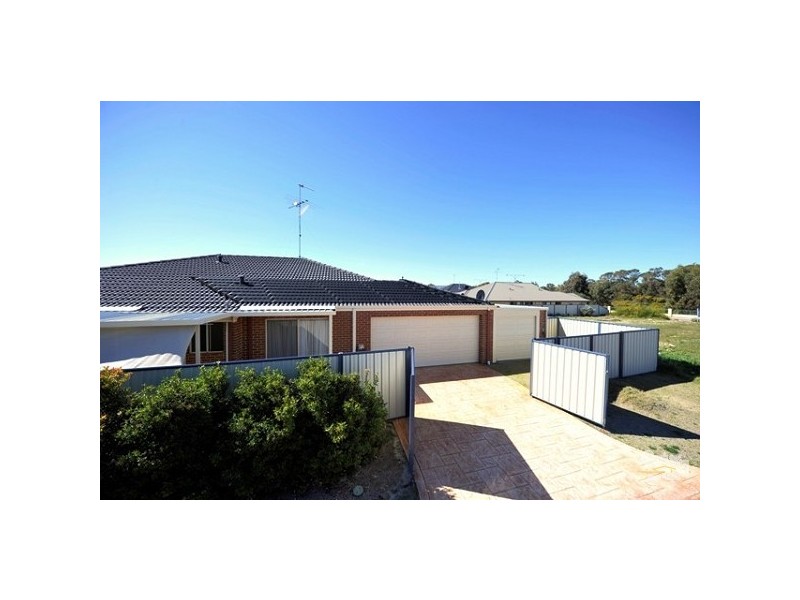 2 Oakwood Gate, Meadow Springs WA 6210