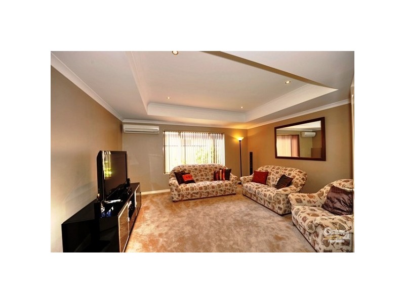 2 Oakwood Gate, Meadow Springs WA 6210