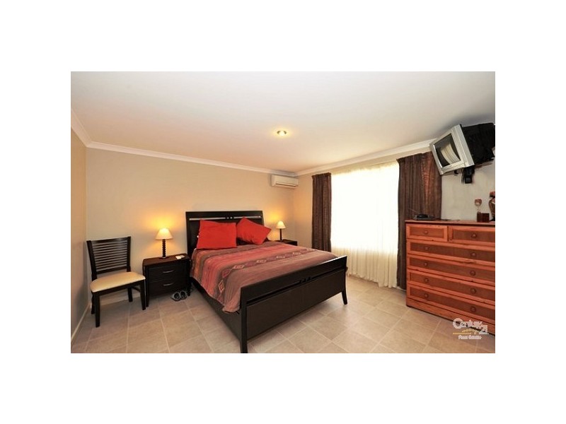 2 Oakwood Gate, Meadow Springs WA 6210