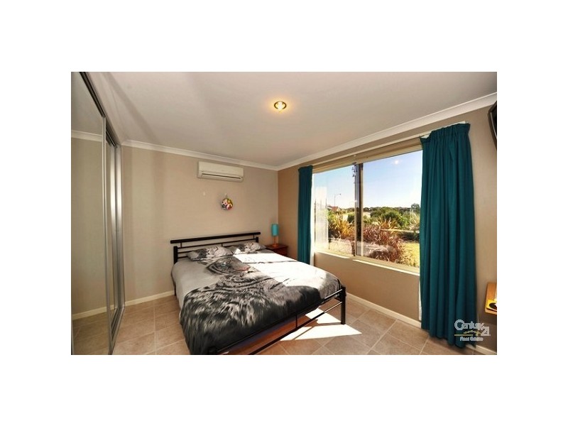 2 Oakwood Gate, Meadow Springs WA 6210