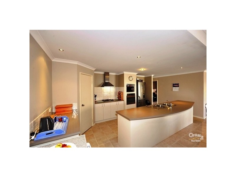 2 Oakwood Gate, Meadow Springs WA 6210