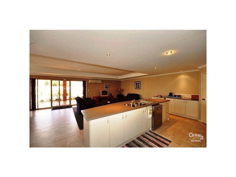 2 Oakwood Gate, Meadow Springs WA 6210