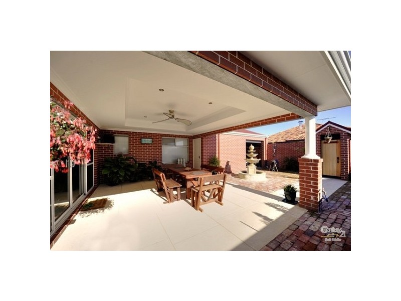 14 Coffs Bend, Secret Harbour WA 6173