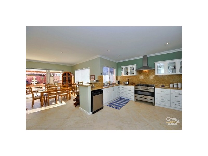 14 Coffs Bend, Secret Harbour WA 6173