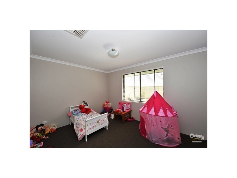 7 Arlette Pass, Lakelands WA 6180