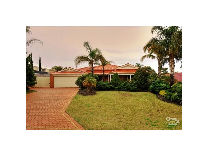 12 Muntries Place, Halls Head WA 6210