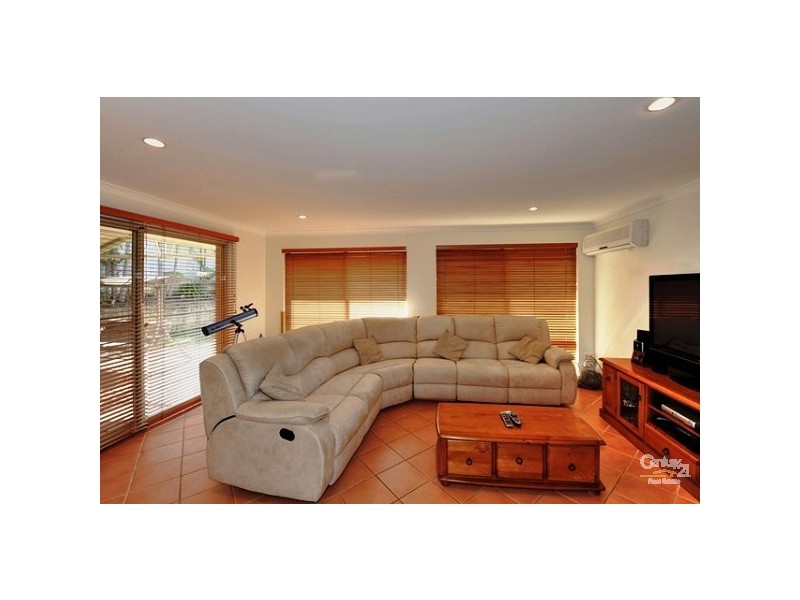 12 Muntries Place, Halls Head WA 6210