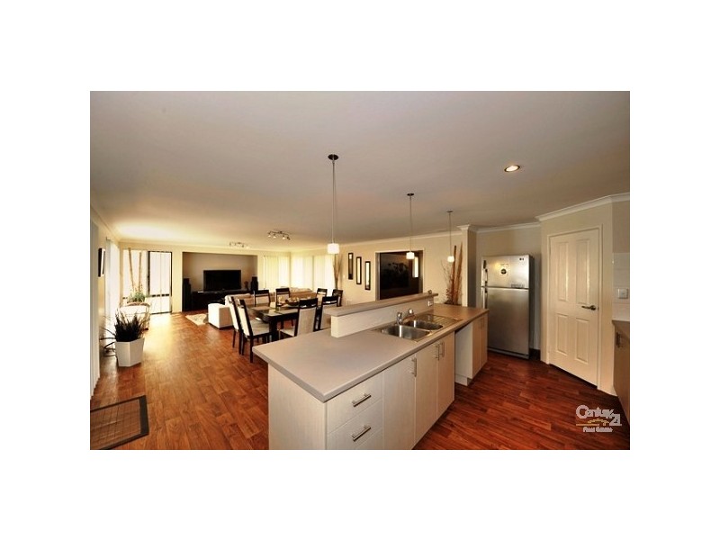 13 Nuchea Vista, Lakelands WA 6180